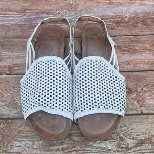 Earth Origins woman Perforated Leather Slingback Peep-toe Sandals white size 8